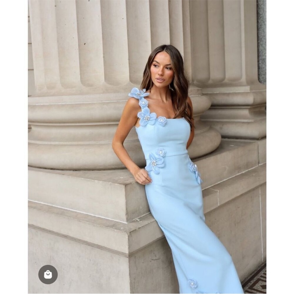 Elliatt Chantelle 3D square neck flower appliqué midi dress in blue,SIZE MEDIUM